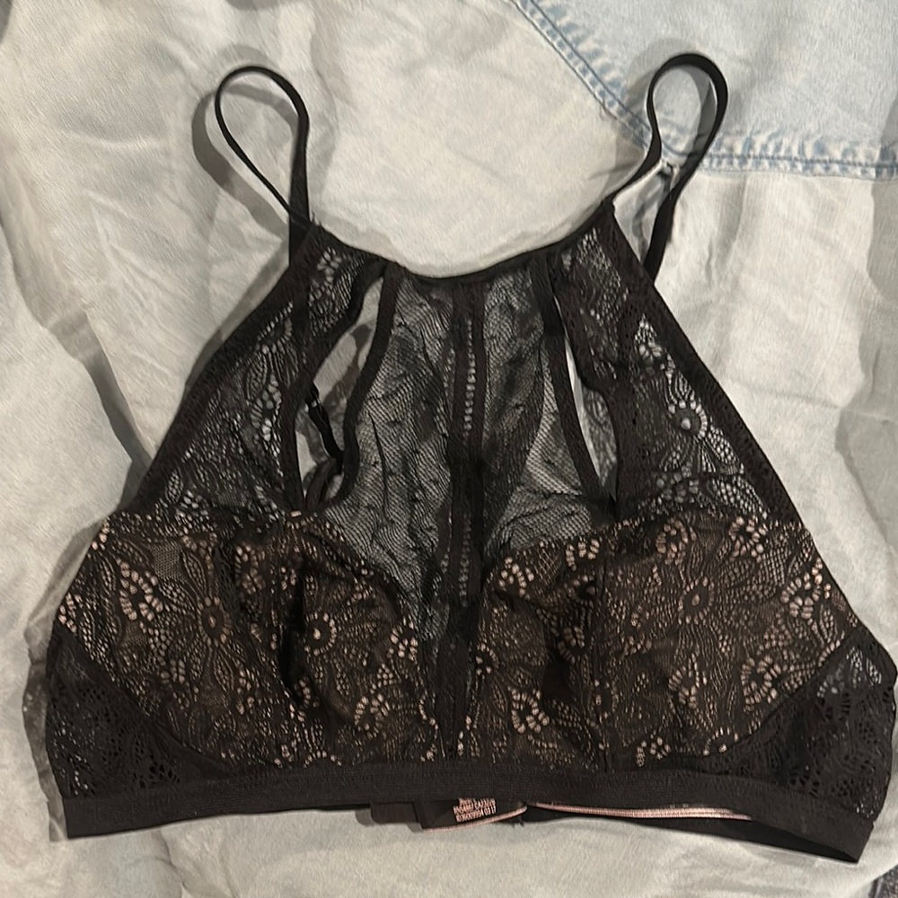 Victoria’s Secret Elegant Black Lace Bralette